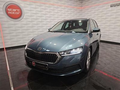 Gris / platagris Usado 2021 Skoda Octavia Ambition Familiar | 16.900 € (Precio justo)