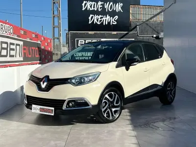 Usado Renault Captur Zen 120 CV (88 kW) 2014 Beige SUV