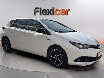 Begagnad Toyota Auris Hybrid Active 136 HK (100 kW) 2018 Vit Sedan