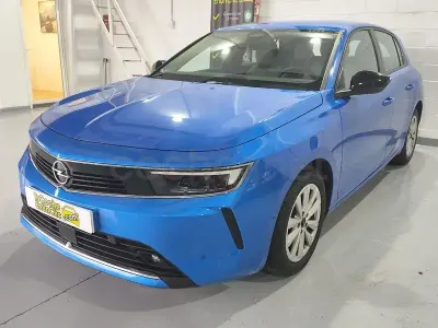 Usado Opel Astra Edition 110 CV (80 kW) 2023 Azul Utilitario