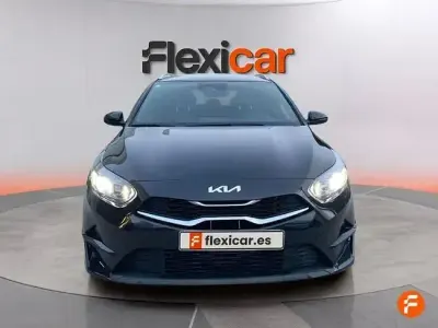 Usado Kia Ceed Style 100 CV (73 kW) 2025 Negro Utilitario