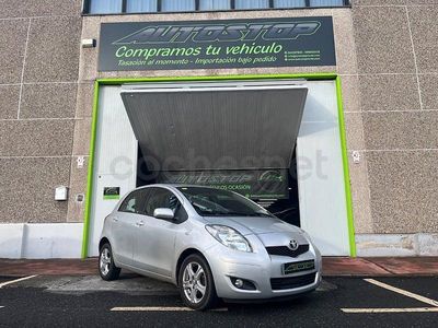 Usado Toyota Yaris Connect Style 101 CV (74 kW) 2010 Gris / plata Utilitario
