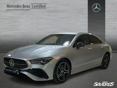 Usado Mercedes CLA200 163 CV (119 kW) 2025 Gris / plata Berlina