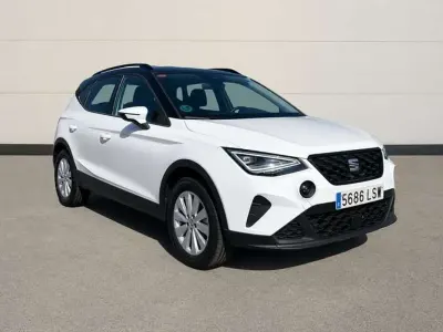 Usado Seat Arona Style Plus 110 CV (80 kW) 2021 Blanco SUV