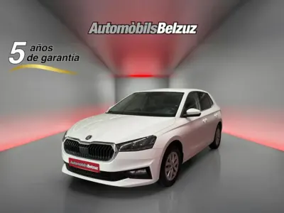 Usado Skoda Fabia Selection 95 CV (69 kW) 2024 Blanco Utilitario