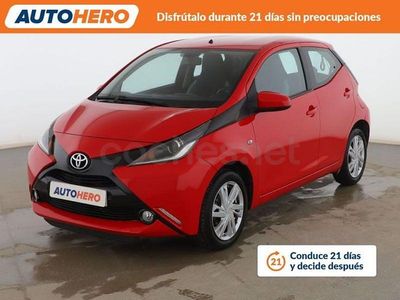 Usado Toyota Aygo X-play 70 CV (51 kW) 2016 Rojo Utilitario