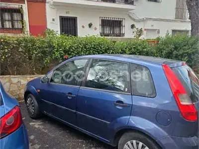 Begagnad Ford Fiesta Ghia 80 HK (58 kW) 2005 Blå Halvkombi