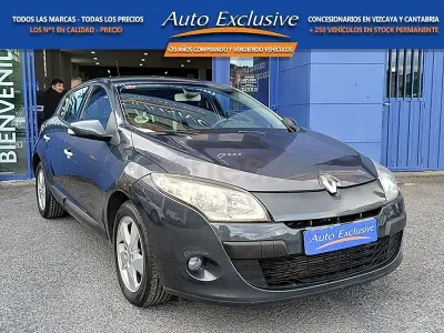 Usado Renault Mégane Dynamique 110 CV (80 kW) 2011 Gris / plata Berlina