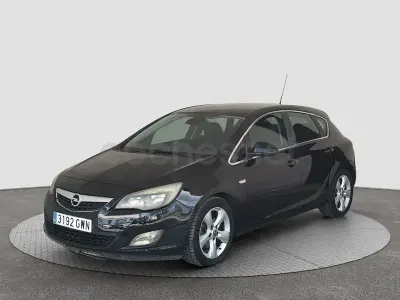 Używany Opel Astra Cosmo 160 KM (117 kW) 2010 Czarny Sedan/Limuzyna