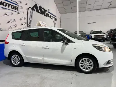 Usado Renault Grand Scénic Bose Edition 110 CV (80 kW) 2015 Blanco Monovolumen