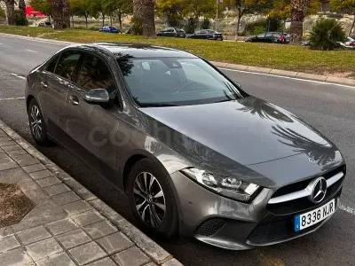 Usado Mercedes A200 150 CV (110 kW) 2021 Gris / plata Berlina