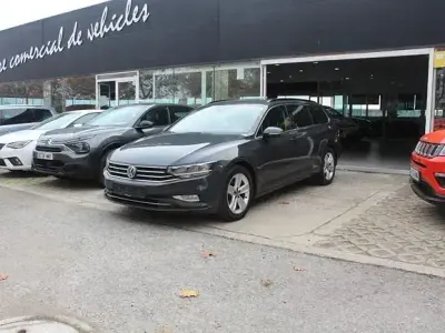Usado VW Passat R-line 192 HP (141 kW) 2020 Cinzento Carrinha
