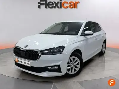 Usado Skoda Fabia Selection 95 CV (69 kW) 2024 Blanco Berlina