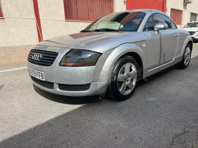 Usado Audi TT Roadster 180 CV (132 kW) 2001 Gris / plata Descapotable