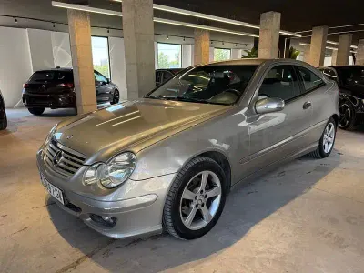 Usado Mercedes C200 Sport Edition 122 CV (89 kW) 2007 Beige Berlina