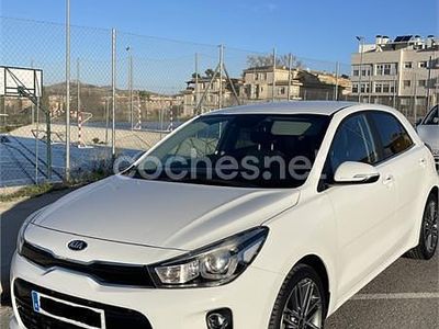 Usado Kia Rio 90 CV (66 kW) 2017 Blanco Berlina