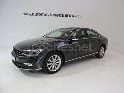Usado VW Passat Executive 120 CV (88 kW) 2020 Gris / plata Berlina