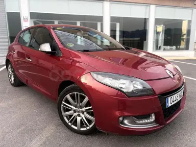 Usado Renault Mégane Bose Edition 110 CV (80 kW) 2013 Granate Berlina