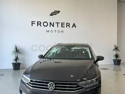 Usado VW Passat Executive 150 CV (110 kW) 2020 Negro Familiar