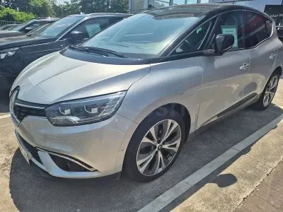 Usado Renault Scénic IV Zen 150 CV (110 kW) 2019 Gris / plata Monovolumen