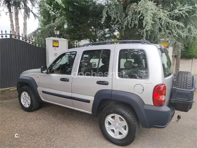 Usado Jeep Cherokee Sport 143 CV (105 kW) 2001 Gris / plata SUV