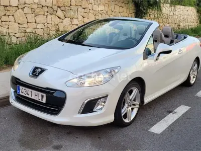 Usado Peugeot 308 CC Active 122 CV (89 kW) 2012 Blanco Descapotable