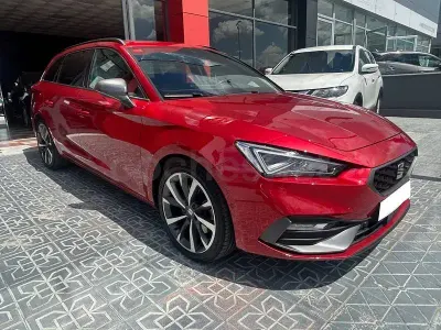 Usado Seat Leon FR 150 CV (110 kW) 2021 Rojo Familiar