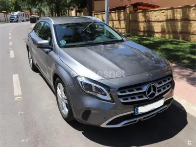 Käytetty Mercedes GLA180 122 HP (89 kW) 2018 Harmaa Katumaasturi