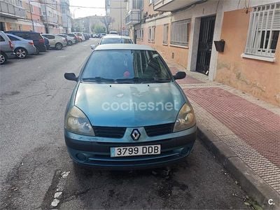 Usado Renault Clio II Authentique 75 CV (55 kW) 2004 Azul Berlina