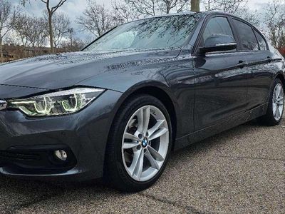 Gris Usado 2016 BMW 318 Advantage Berlina | 14.900 € (Precio justo)