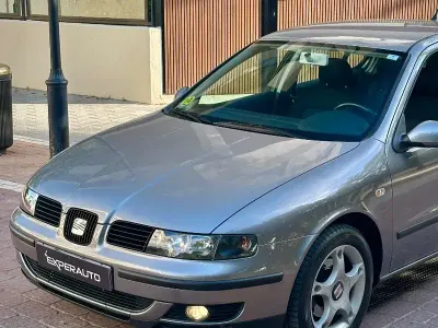 Usado Seat Leon 125 CV (91 kW) 2004 Marrón Utilitario
