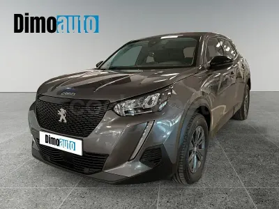 Usado Peugeot 2008 Active 110 CV (80 kW) 2022 Gris / plata SUV