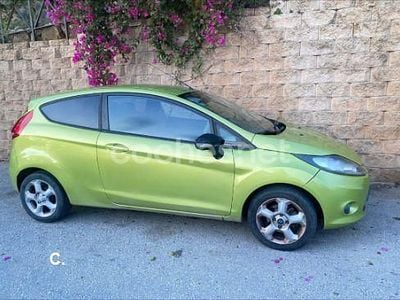 Usado Ford Fiesta Trend 68 CV (50 kW) 2009 Verde Utilitario