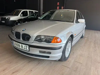 Usado BMW 318 143 CV (105 kW) 2001 Gris / plata Berlina