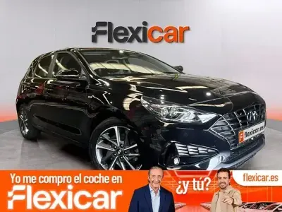 Usado Hyundai i30 120 CV (88 kW) 2022 Negro Berlina