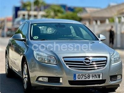 Usado Opel Insignia Selective 130 HP (95 kW) 2013 Cinzento Sedan