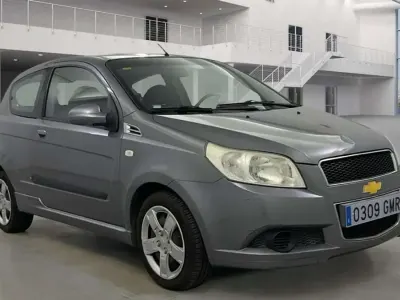 Usado Chevrolet Aveo LS 84 CV (61 kW) 2009 Gris Utilitario