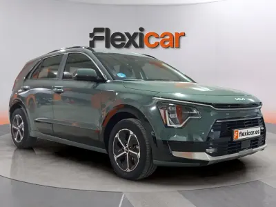 Usado Kia Niro 141 HP (103 kW) 2023 Verde SUV