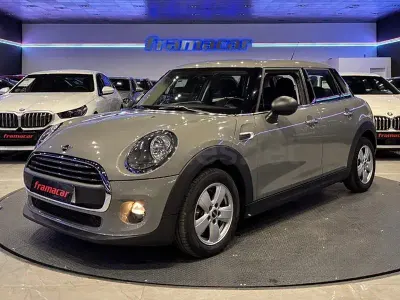 Usado Mini ONE 102 CV (75 kW) 2019 Gris Utilitario