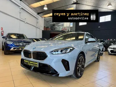 Usado BMW 120 Comfort Edition 163 CV (119 kW) 2025 Gris / plata Utilitario