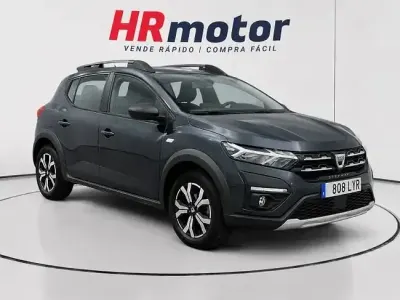 Usado Dacia Sandero Comfort 101 HP (74 kW) 2022 Cinzento Sedan