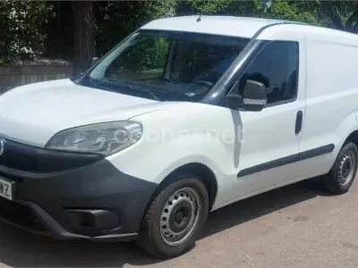 Usado Fiat Doblò 90 CV (66 kW) 2012 Blanco Monovolumen
