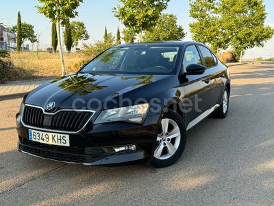Usado Skoda Superb Active 150 CV (110 kW) 2018 Negro Berlina