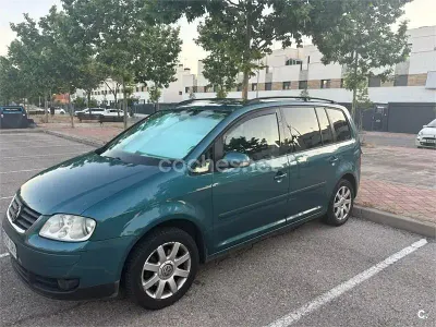 Usado VW Touran Highline 140 CV (102 kW) 2005 Verde Monovolumen