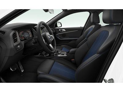 Usado BMW 118 Comfort Edition 140 HP (102 kW) 2023 Citadino
