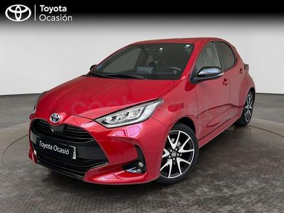 Usado Toyota Yaris Hybrid Style 116 CV (85 kW) 2022 Granate Berlina