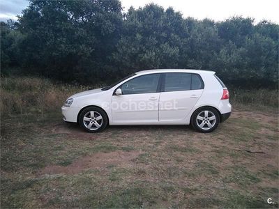 Begagnad VW Golf V Highline 105 HK (77 kW) 2007 Vit Sedan