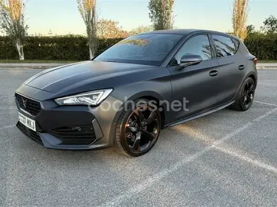 Usado Cupra Leon 190 CV (139 kW) 2023 Gris / plata Berlina