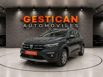 Usado Dacia Sandero Essentiel 91 CV (66 kW) 2022 Gris Utilitario