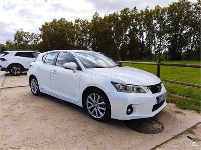 Lexus CT200h